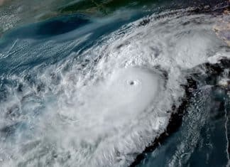 Huracán Milton impacta en Florida, Estados Unidos Huracán Milton azota Florida: Récord de alertas de tornados.