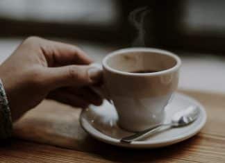 La cafeína desempeñaría un papel clave en la prevención del Alzheimer Nuevas evidencias confirman el efecto protector de la cafeína contra el deterioro cognitivo.