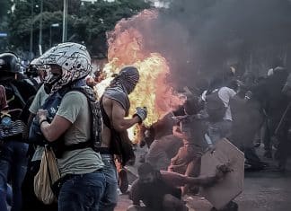 Maduro acusa a Elon Musk de financiar un golpe de Estado en Venezuela Maduro aseguró que Musk financió el intento de golpe de Estado en Venezuela en complicidad con organismos políticos de derecha.