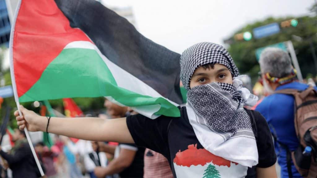 Venezolanos marchan contra el genocidio israelí y en apoyo a Medio Oriente.