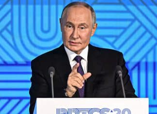 Putin: “Los BRICS motores del crecimiento económico mundial” Durante el Foro Empresarial del BRICS, Putin destacó el enfoque del bloque en el desarrollo de los países y pueblos.