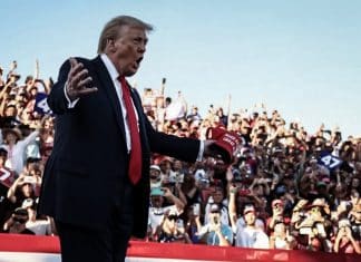 Sospechoso de intentar asesinar a Trump demandará a autoridades estadounidenses El individuo portaba dos armas, argumentando que las llevaba por su seguridad mientras ofrecía cobertura al mitin de Donald Trump en Riverside.