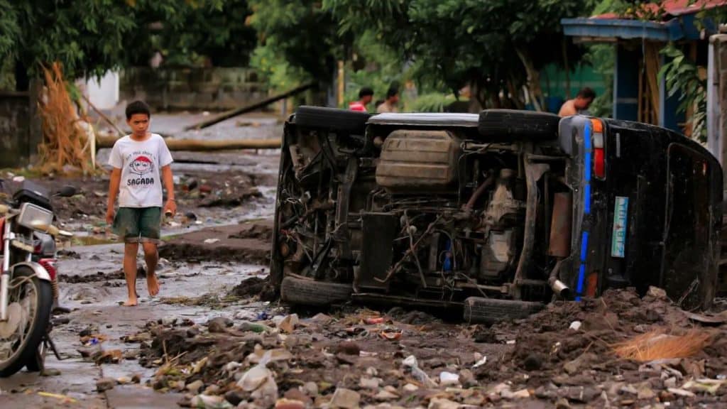 De manera preliminar se registraron 14 personas muertas y miles de afectados a causa de la tormenta tropical “Trami”.