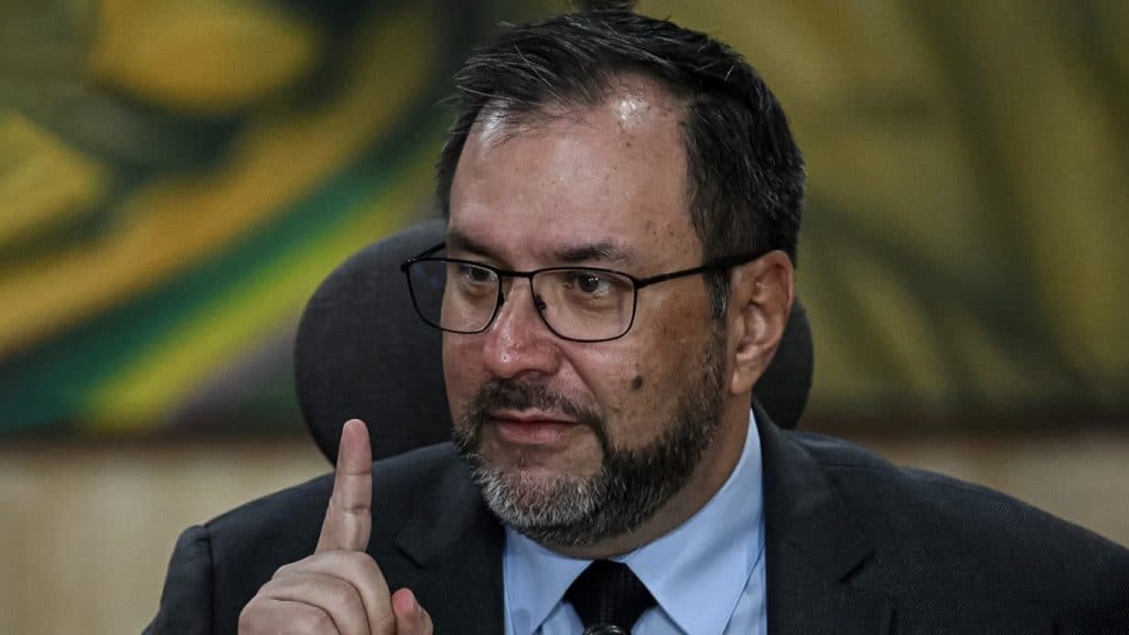 Brasil opina sobre temas democráticos que solo le corresponden a Venezuela, asegura el canciller venezolano, Yván Gil.