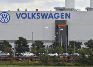 Volkswagen anuncia cierre de fábricas y despidos masivos en Alemania Cierre de fábricas en Alemania de la compañía automovilística Volkswagen conlleva a masivos despidos.