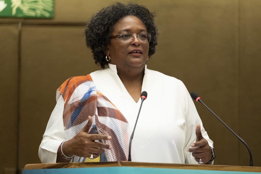 Mia Amor Mottley, primera ministra de Barbados, exige a Reino Unido el pago en reparación por los daños causados en los tiempos de la esclavitud.