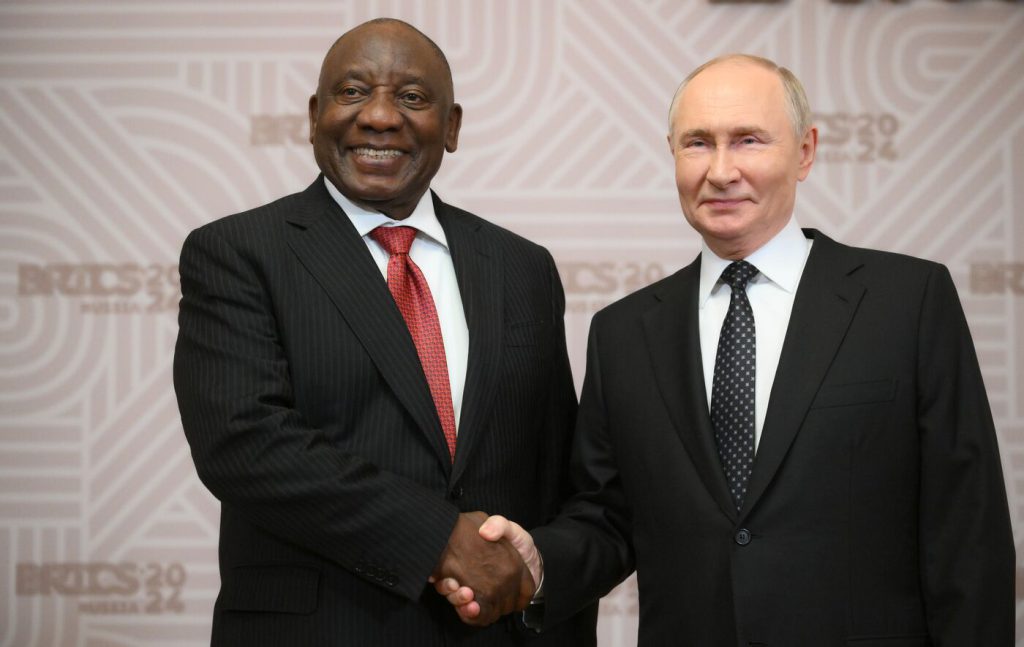 Putin y Ramaphosa participan en la ceremonia de bienvenida a los líderes de las delegaciones de los BRICS.