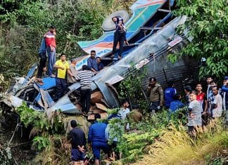 Accidente de autobús en India cobra la vida de decenas de personas 36 fallecidos por un fatal accidente de autobús en India.