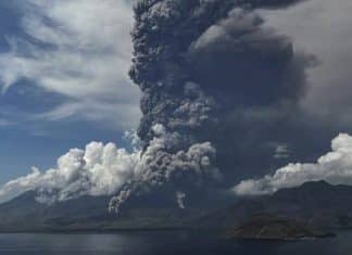 Bali incomunicada tras erupción del volcán Lewotobi Laki-laki