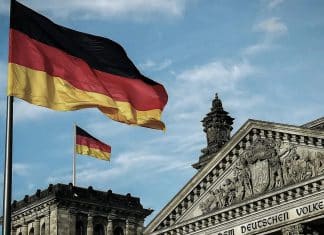 Diputados de Alemania piden prohibir al partido AfD de las elecciones
