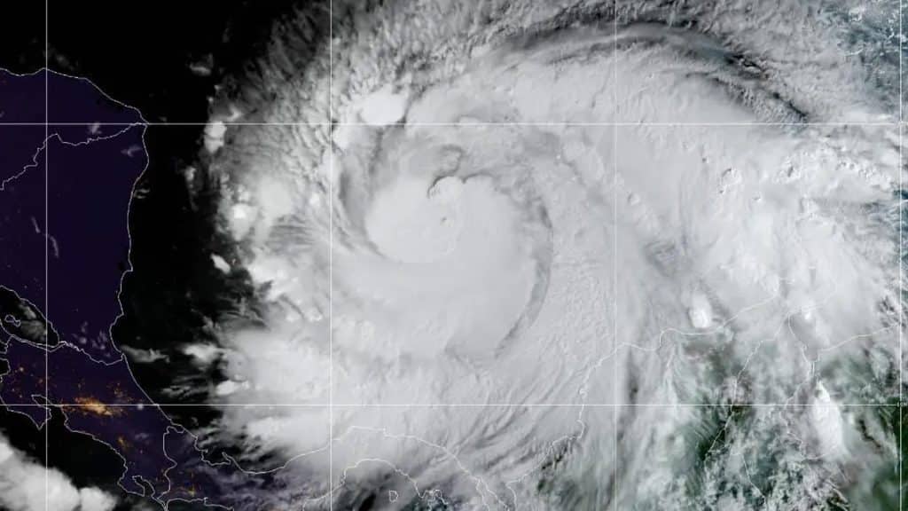 La formación de la tormenta Sara podría convertirse en el ciclón número 19 de la temporada en el Atlántico, con posibles efectos en Nicaragua y Honduras.