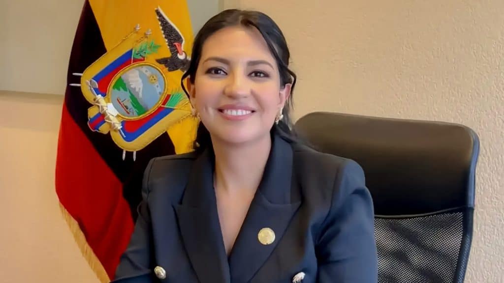 Sariha Moya fue nombrada como la nueva vicepresidenta interina de Ecuador.