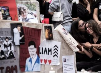 Justicia de Argentina acusa a 3 personas por la muerte de Liam Payne Liam Payne cayó de un balcón en un tercer piso de un edificio en Buenos Aires, Argentina.