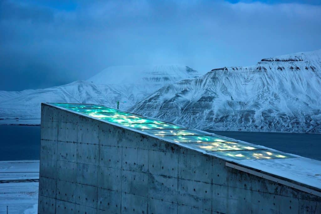 En Noruega, la bóveda de semillas de Svalbard contiene cientos de miles de semillas de plantas de todo el mundo.