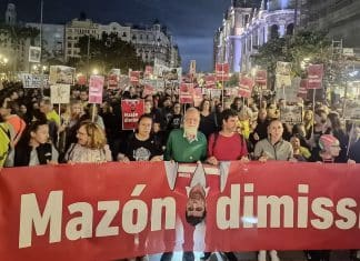 Masivas protestas en Valencia por la «gestión negligente» ante la DANA Valencianos piden responsabilidades políticas para Mazón a quien clasifican de negligente ante la crisis provocada por la DANA.