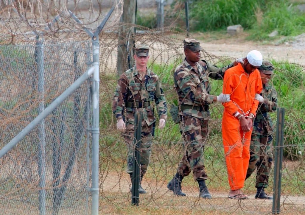 La base de Guantánamo, destinada a ser un centro para sospechosos de terrorismo, recibe a migrantes incluidos niños.