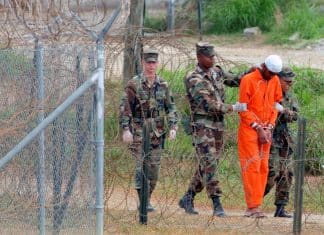 Migrantes viven condiciones inhumanas en la base de EEUU en Guantánamo La base de Guantánamo, destinada a ser un centro para sospechosos de terrorismo, recibe a migrantes incluidos niños.