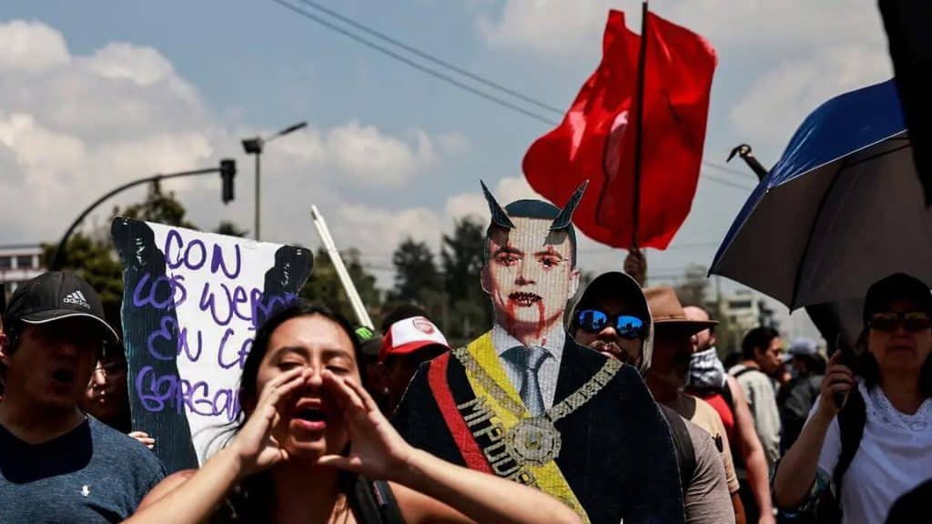 Protestas en Ecuador contra las políticas y la corrupción del gobierno.