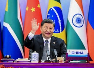 China reafirma su compromiso con el BRICS pese a amenazas arancelarias de Trump EEUU amenaza a los BRICS con imponer el 100% de aranceles si deciden crear una moneda alternativa para descartar el uso del dólar.