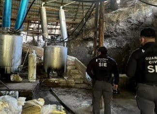 Desmantelan un laboratorio de drogas en México Incautan químicos y equipos en un duro golpe al narcotráfico en México.
