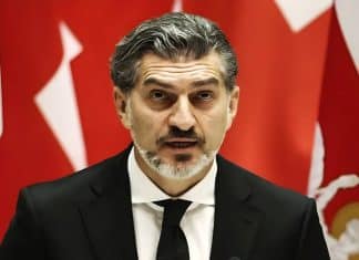 Mijeil Kavelashvili asume la presidencia de Georgia Tensión y manifestaciones marcan la transición de poder.