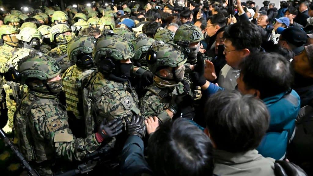 Yoon Suk Yeol, presidente de Corea del Sur, es desautorizado por la mayoría parlamentaria que derogó la ley marcial.