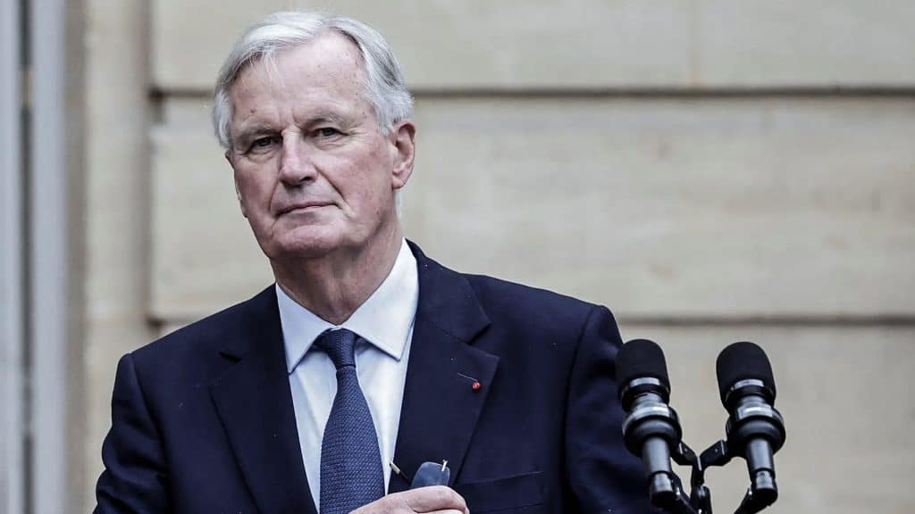 Michel Barnier renuncia a su cargo luego de que el parlamento francés aprobara una moción de censura contra su gobierno.