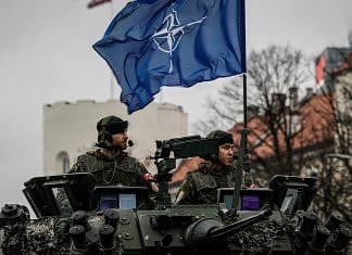 Rusia se prepara para un conflicto con la OTAN, afirma ministro de Defensa Las disposiciones de la OTAN y documentos doctrinales de EEUU reflejan la necesidad de prepararse ante un posible conflicto con Rusia, asegura ministro.