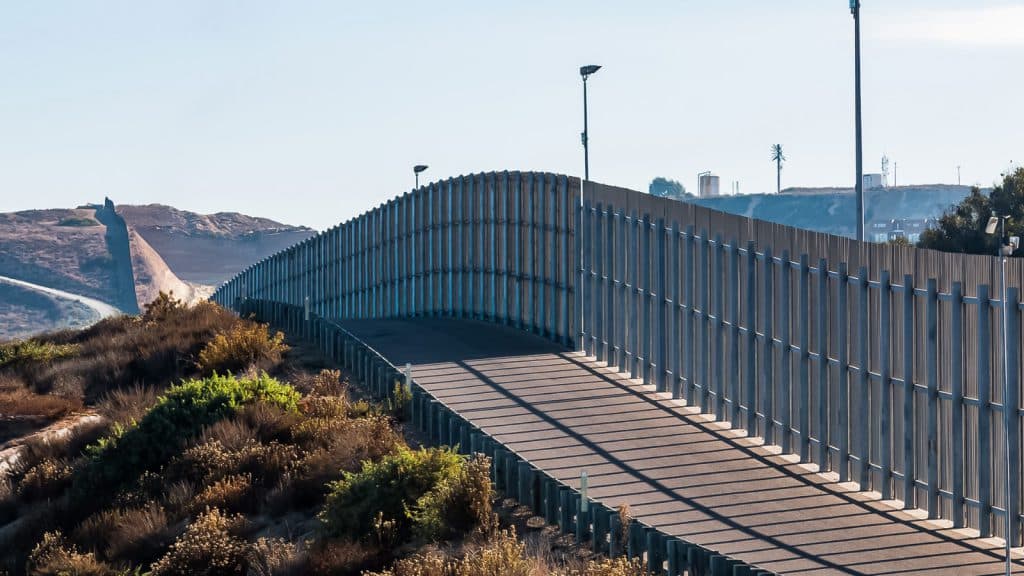 Planes de continuidad de la construcción del muro de Trump en la frontera, genera polémica en México.