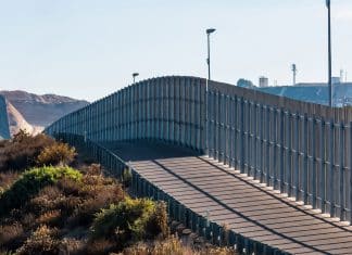 Claudia Sheinbaum asegura que hay que construir puentes y no muros Planes de continuidad de la construcción del muro de Trump en la frontera, genera polémica en México.
