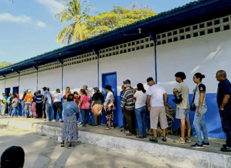 Venezuela elige por primera vez a más de 15 mil jueces de paz Los jueces actuarán como mediadores en conflictos familiares y vecinales.