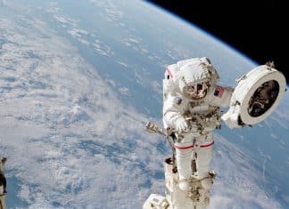 NASA transmitirá en vivo caminata espacial Los cosmonautas que realizaran la caminata espacial montaran un conjunto de experimentos para monitorear fuentes de rayos X celestiales.