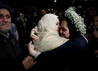 Israel inicia liberación de prisioneros palestinos tras retrasos El ejército israelí intensifica sus ataques en Cisjordania y Gaza.