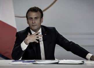 Macron critica a África por no agradecer que Francia les llevo la “democracia” Presencia de Francia en África responde a sus propios intereses y no al de los pueblos del continente.