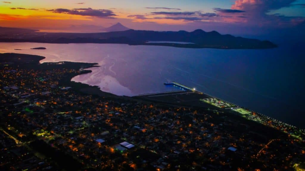 El país centroamericano cuenta con playas para surf. Además, Nicaragua es conocida por ser tierra de Lagos, volcanes e isletas.