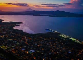 Nicaragua entre los principales destinos turísticos del 2025 El país centroamericano cuenta con playas para surf. Además, Nicaragua es conocida por ser tierra de Lagos, volcanes e isletas.