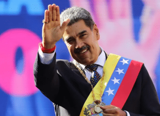 Nicolás Maduro llama a diálogo nacional para reformar Constitución Maduro resalta la importancia de fortalecer la democracia y la defensa del país