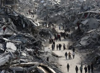 Palestinos regresan a los escombros de Gaza Palestinos regresan a sus hogares tras acuerdo de alto el juego entre Israel y Hamás.