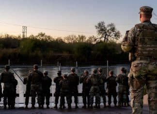 Pentágono despliega 1,500 soldados y helicópteros en la frontera sur con México Trump ordena el despliegue de militares en la frontera sur que limita con México.
