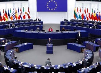 Trump amenaza con más aranceles a la Unión Europea