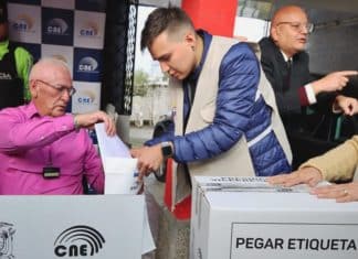 Ecuador celebra elecciones presidenciales bajo un clima de inseguridad La jornada electoral se desarrolla con un fuerte despliegue de seguridad y alta participación temprana