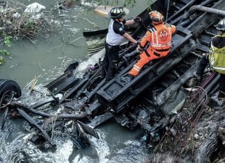 Guatemala: 51 personas fallecen en accidente de autobús Tragedia en Guatemala deja múltiples heridos y más de 51 fallecidos.