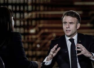 Macron: Donald Trump debería dejar de atacar la economía de la UE Macron advierte sobre las consecuencias de los aranceles para EEUU.