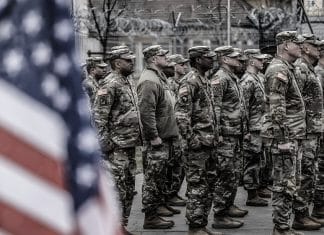 Militares de EEUU custodian a migrantes recluidos en Guantánamo La base naval de Guantánamo es considerada como uno de los centros de tortura dirigidos por Washington y donde se recluyen a migrantes.