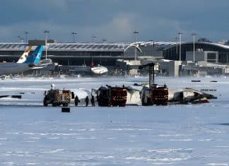 Pasajeros graban durante el accidente del avión en Canadá Pasajeros graban el dramático momento tras el vuelco del vuelo de Delta Airlines en Toronto.
