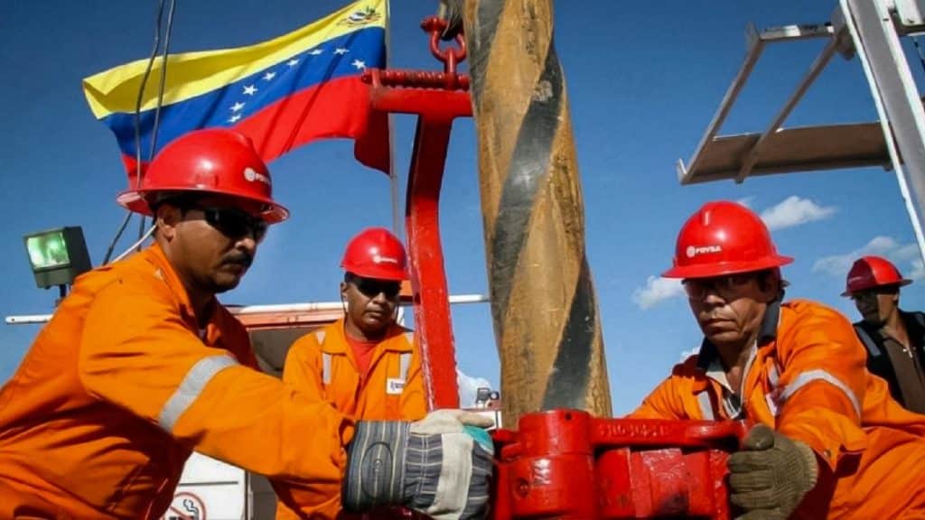 Venezuela aumenta producción y supera el millón de barriles diarios pese a sanciones.