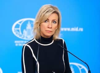 Rusia desacredita la autodenominación de Macron como garante de la paz