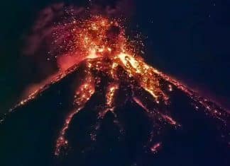 Alerta en Guatemala ante erupción del Volcán de Fuego Emisión de alertas en zonas aledañas al Volcán de Fuego en Guatemala, provoca suspensión de clases y masivas evacuaciones.
