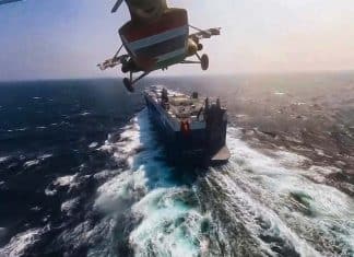 EEUU bombardea Yemen y asesina a más de 50 personas Washington ordena ataque a Saná, capital de Yemen y ejecuta nuevos asesinatos de civiles, a través del Ejército de EEUU.