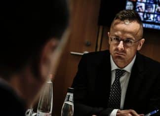Hungría: La UE se autoaisla y pierde relevancia global El ministro húngaro de Asuntos Exteriores, Peter Szijjarto, asegura que la UE se está aislando a nivel global.